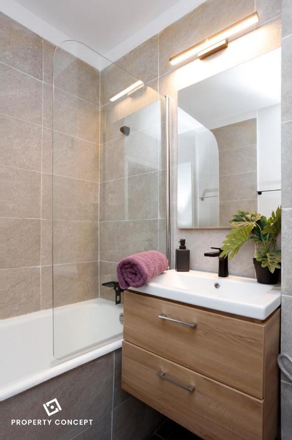 Brand New Lovely Close To Favorit Metro Station *
