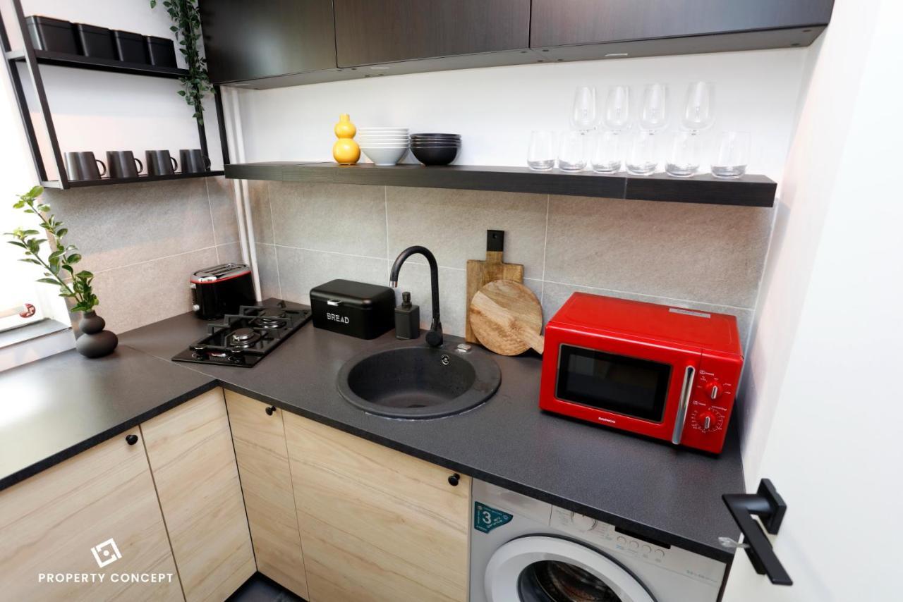 Brand New Lovely Close To Favorit Metro Station