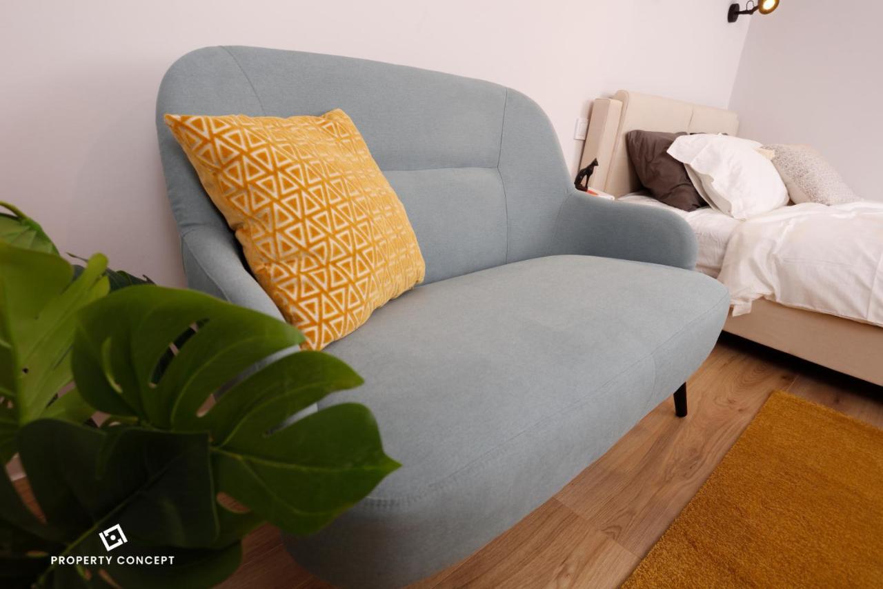 Brand New Lovely Close To Favorit Metro Station *